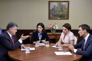Порошенко дав інтерв'ю трьом українським телеканалам