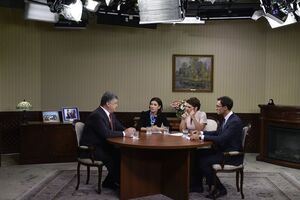 Порошенко в интервью телеканалам: Для нас было жизненно необходимым продолжение санкций против России