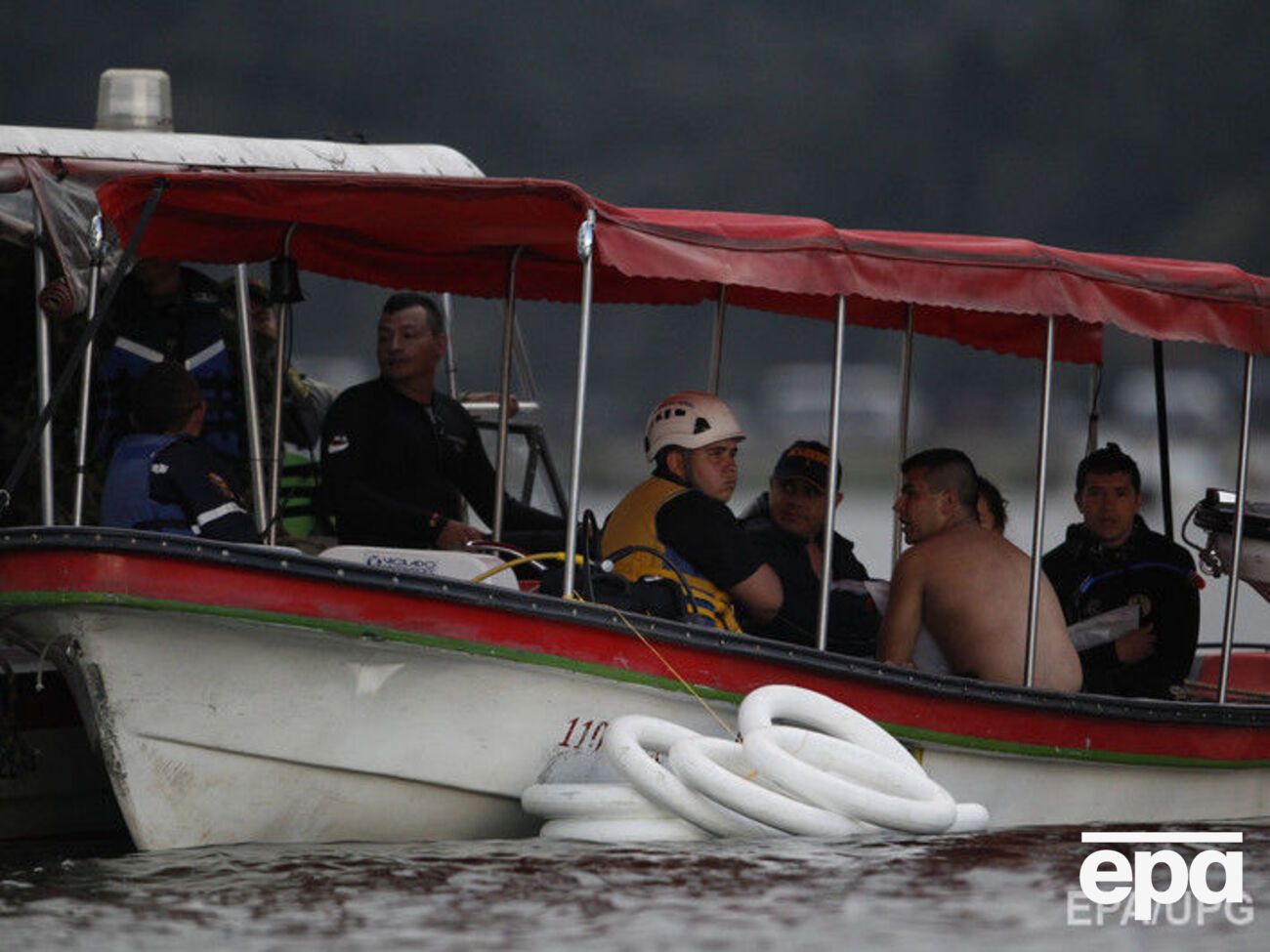 Полностью под воду судно ушло за пять минут