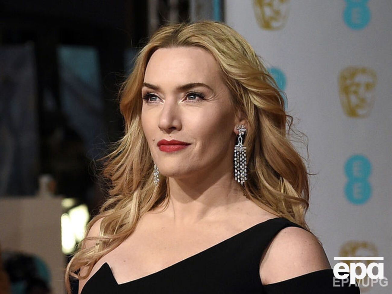 Уинслет поддерживает отношения с ДиКаприо