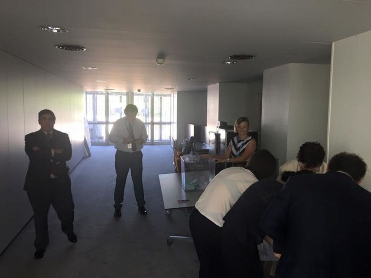 Группа ЕНП проводит тайное голосование за выражение недоверия Аграмунту