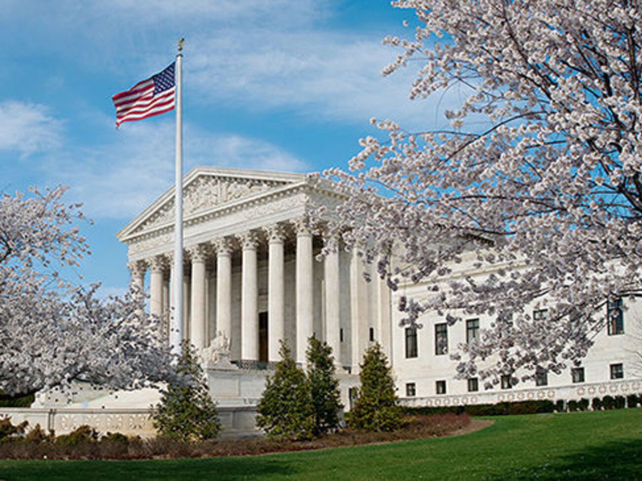 Судьбу миграционного указа Трампа Верховный суд решит осенью