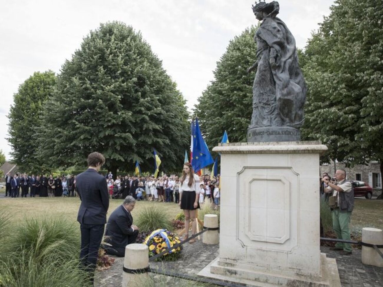 Памятник Анне Киевской установлен в Санлисе