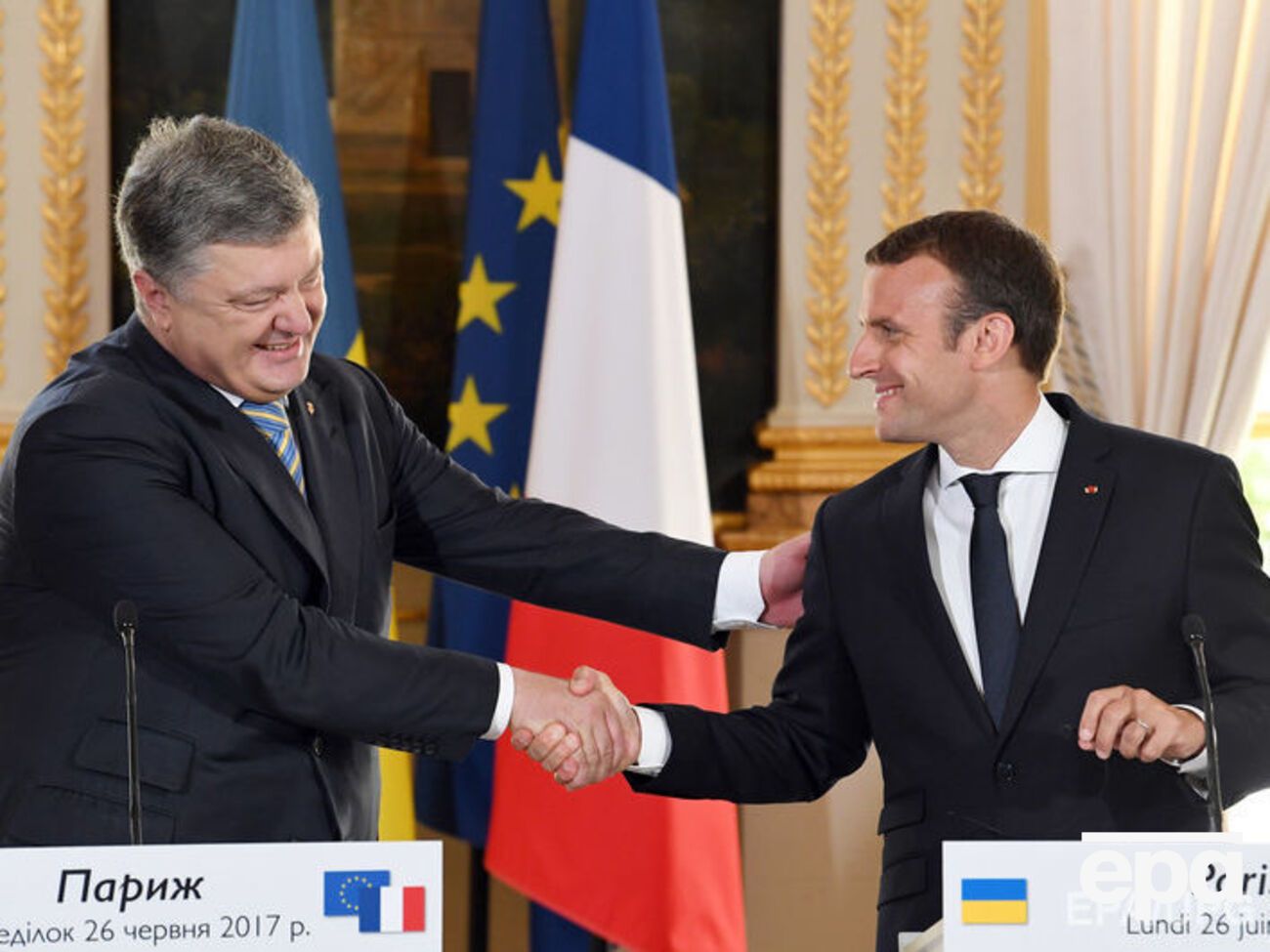 Видео встречи Порошенко и Макрона россияне не увидели из-за блокировки видеохостинга