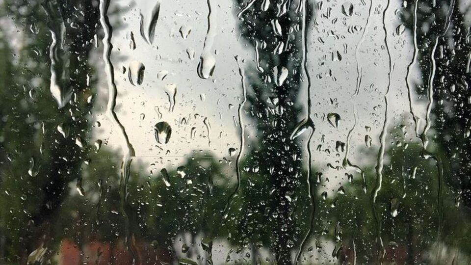 Ливень в Киеве: жители города сравнили природное явление с концом света. Видео