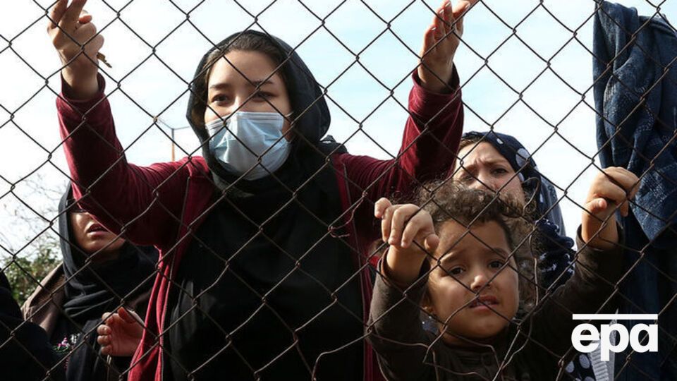 Різницю в чисельності прийнятих і депортованих біженців пояснили тривалою процедурою розгляду запитів про притулок