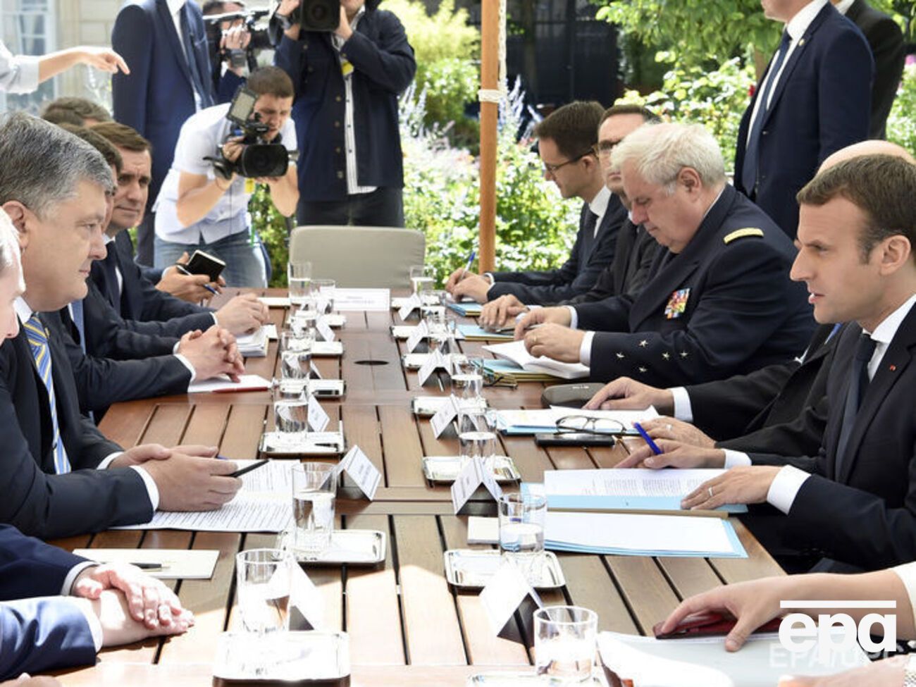 Порошенко і Макрон 26 червня провели першу зустріч