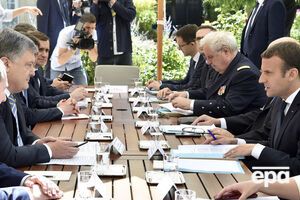 Порошенко і Макрон 26 червня провели першу зустріч