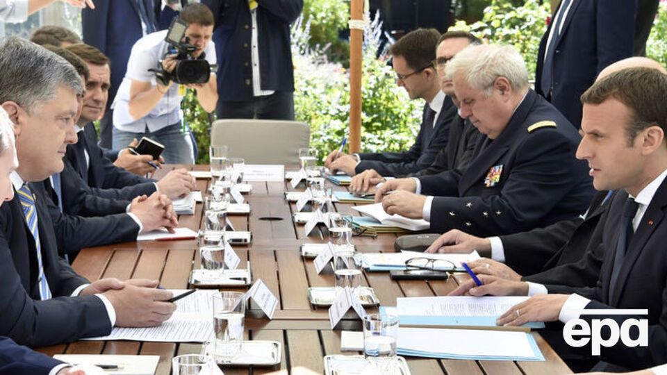 Порошенко и Макрон 26 июня провели первую встречу