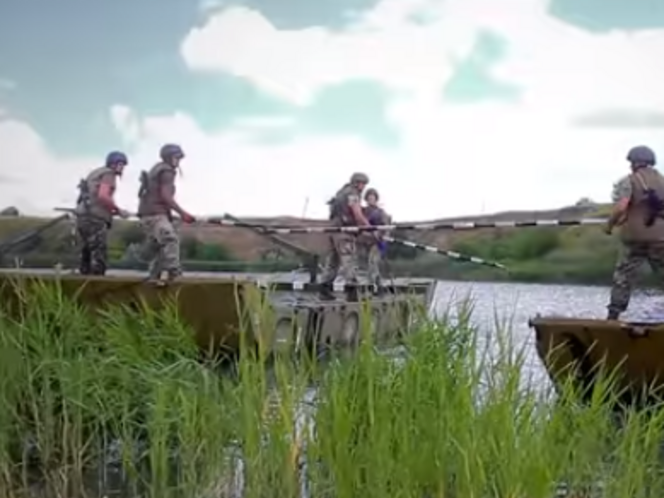 Учения прошли на одном из водоемов в Донецкой области