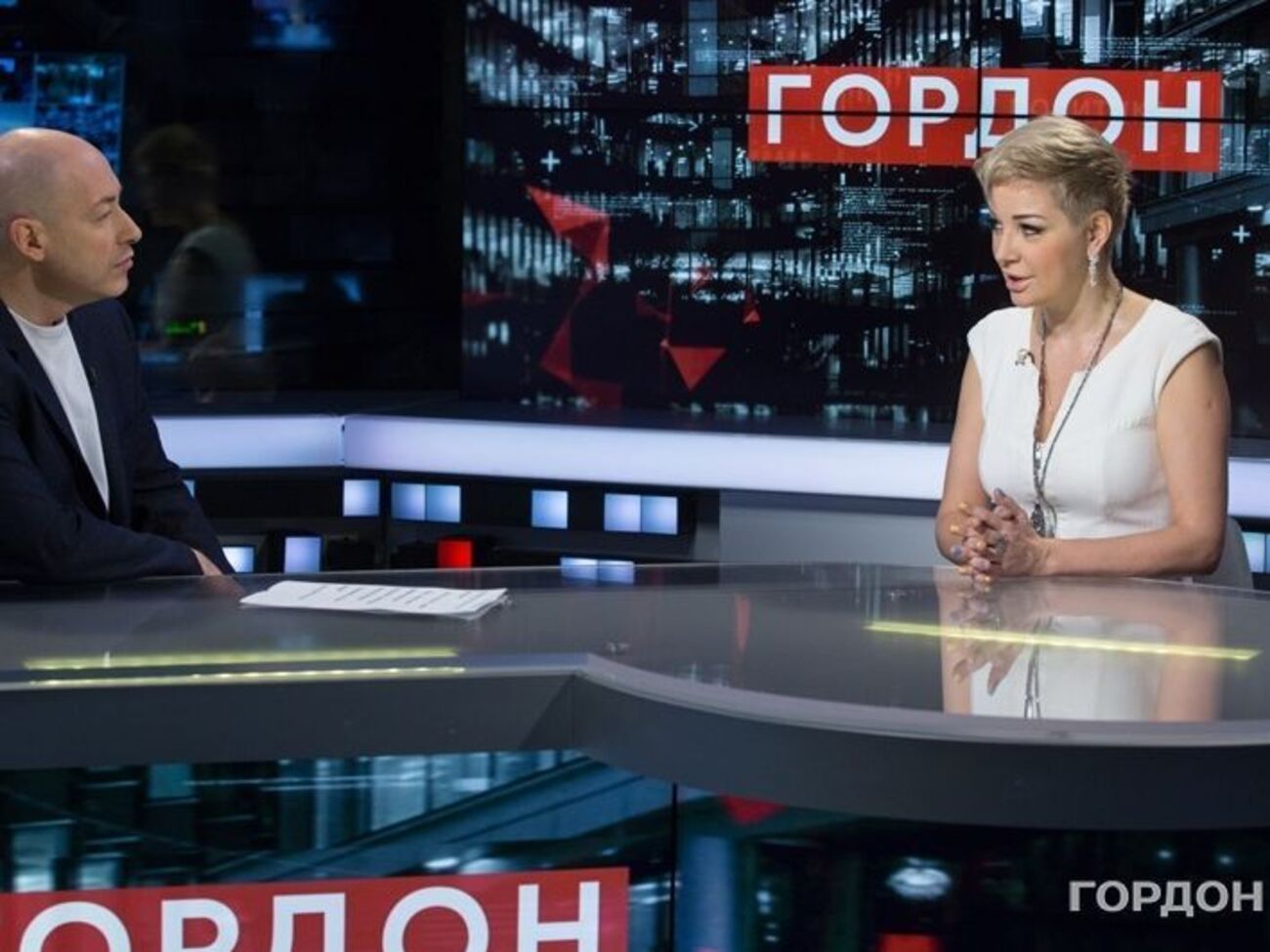 Максакова рассказала, что стала постоянно ходить во Владимирский собор, где отпели ее мужа