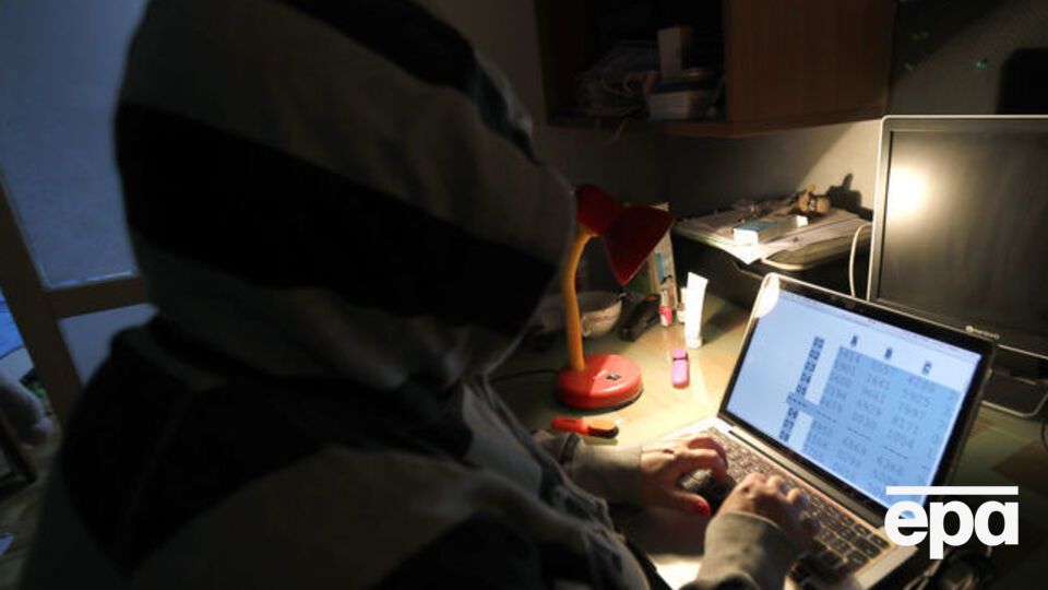 Вирус заблокировал компьютеры государственных и частных структур по всей Украине