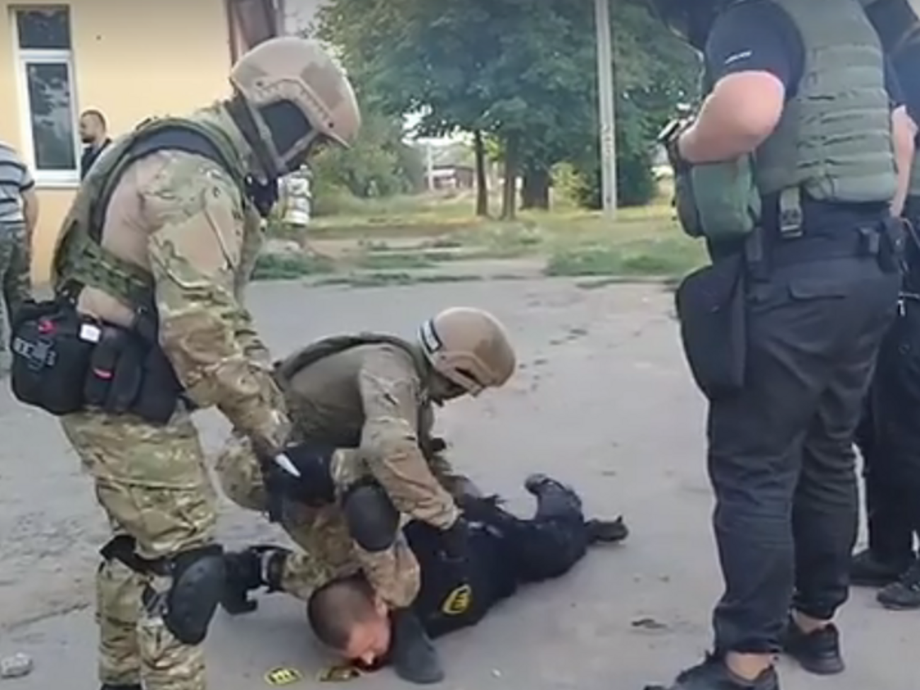 Шевченко утверждает, что из-за действий полиции пострадали около 20 человек