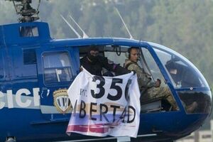 Влада стверджує, що з вертольота скинули дві гранати