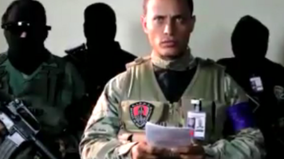 Перес заявил, что против правительства выступает коалиция военных и гражданских