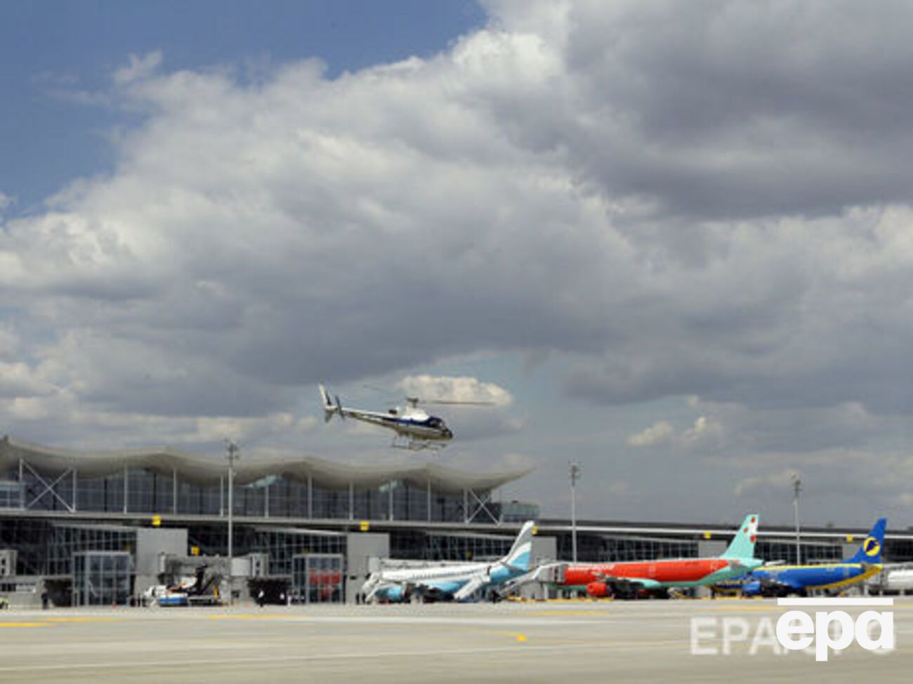 Аэропорт информирует пассажиров в ручном режиме о времени полетов