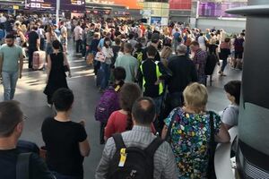 У Борисполі утворилися черги після вчорашньої кібератаки