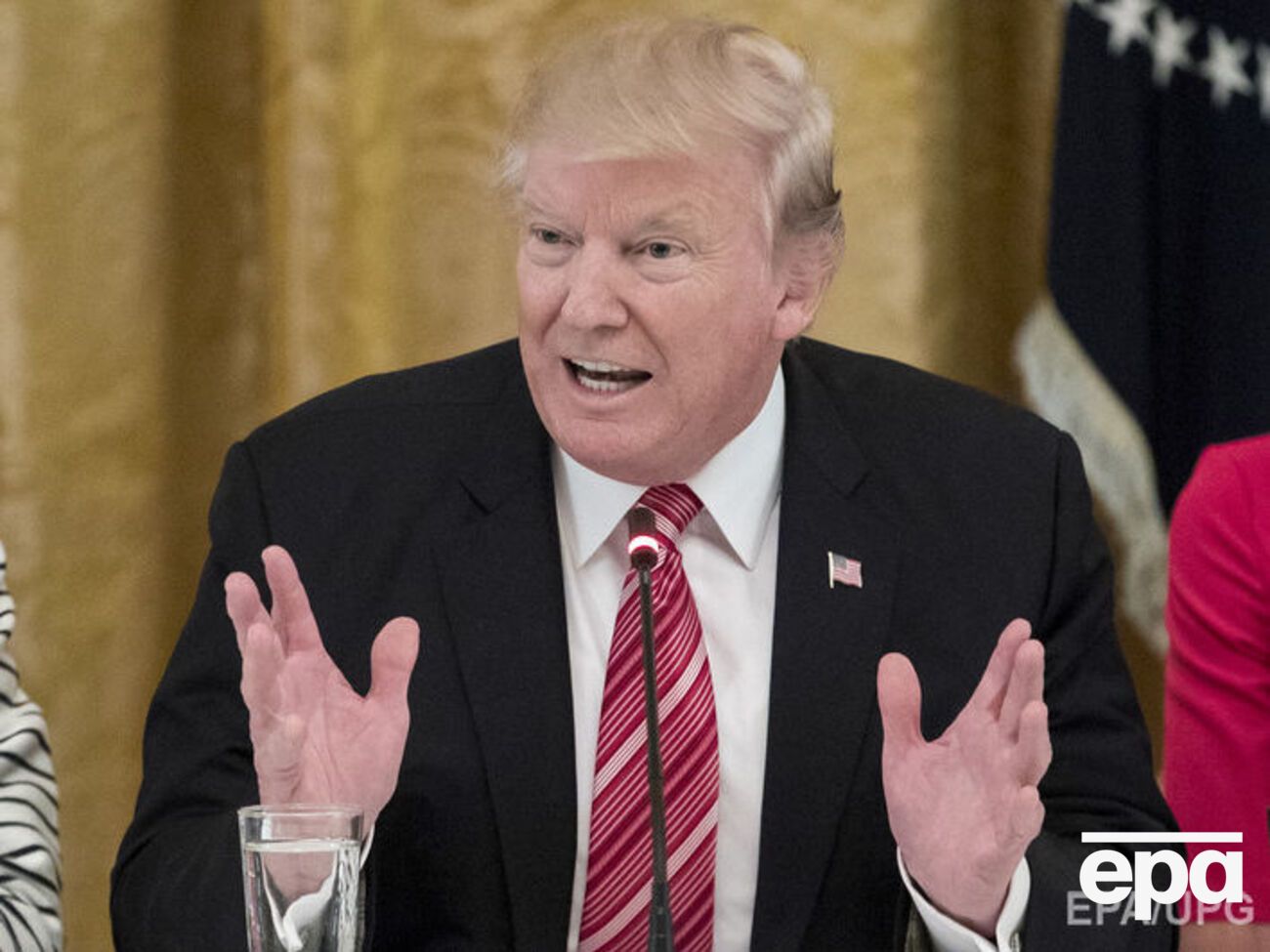 Изображение Трампа на обложке журнала обнаружили минимум в пяти гольф-клубах