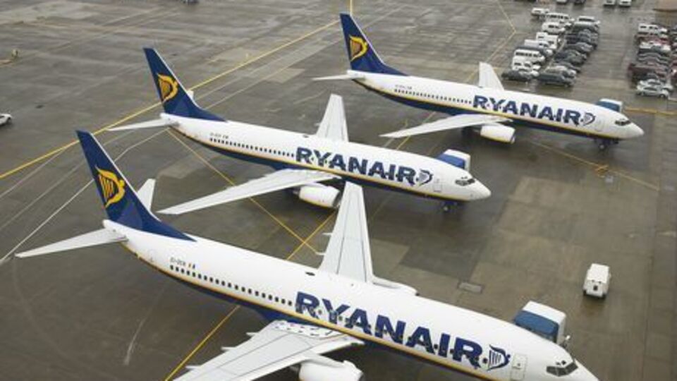 У середині березня 2017 року комерційний директор Ryanair Девід О'Браян заявив, що лоукостер буде виконувати рейси з Києва та Львова з жовтня 2017 року