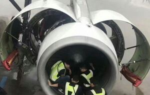 В ходе технического осмотра двигателя механики достали монеты