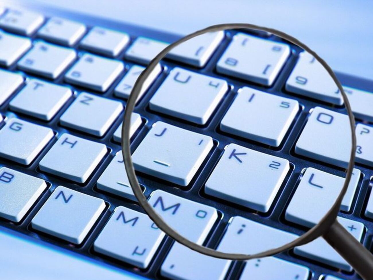 Киберполиция и специалисты в области кибербезопасности работают над созданием декриптора для расшифровки файлов, зашифрованных вирусом, отметил Тракало