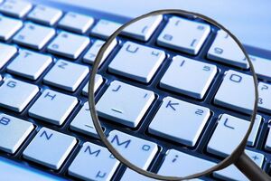 Киберполиция и специалисты в области кибербезопасности работают над созданием декриптора для расшифровки файлов, зашифрованных вирусом, отметил Тракало