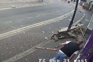 Двоповерховий автобус не відбив бажання відвідати бар