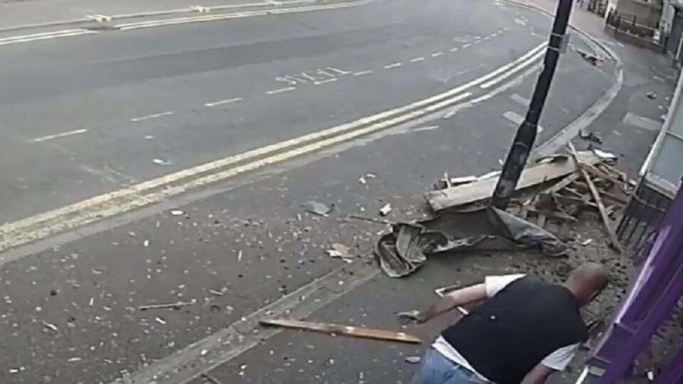 Двоповерховий автобус не відбив бажання відвідати бар