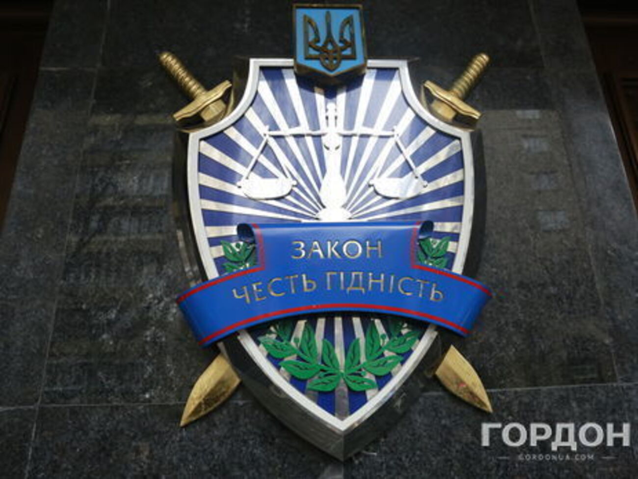 За інформацією прокуратури, в автомобілі був також один місцевий житель