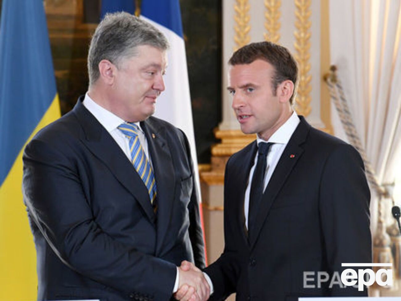 Порошенко і Макрон уперше зустрілися 27 червня в Парижі