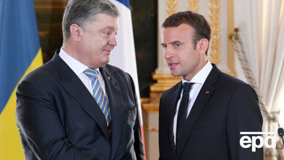 Порошенко і Макрон уперше зустрілися 27 червня в Парижі