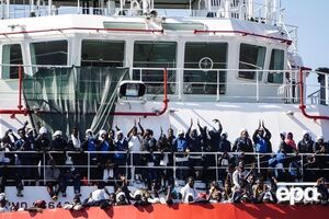 До Італії морем прибувають десятки тисяч біженців