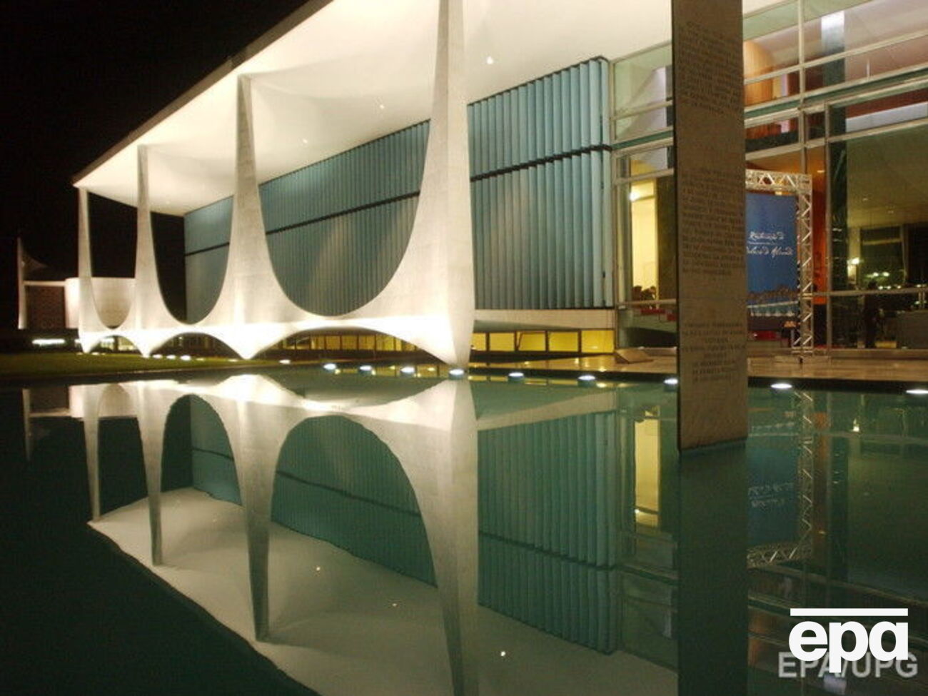 Темер в марте отказался от проживания в дворце