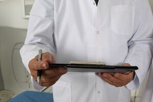 Постраждалі від вибуху співробітники СБУ перебувають в одній із лікарень, їхній стан не дає змоги вести допит