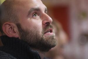Хто "вечеряє" редакцію, той і "танцює" її порядок денний. Або за контент платите ви самі, або Захід, або Кремль