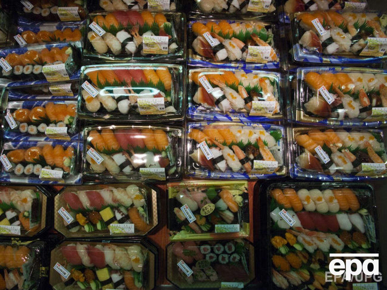 У Києві люди підхопили кишкову інфекцію, поївши суші