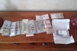 Під час обшуку силовики виявили та вилучили понад $90 тис., приблизно €10 тис. і 364 тис. грн
