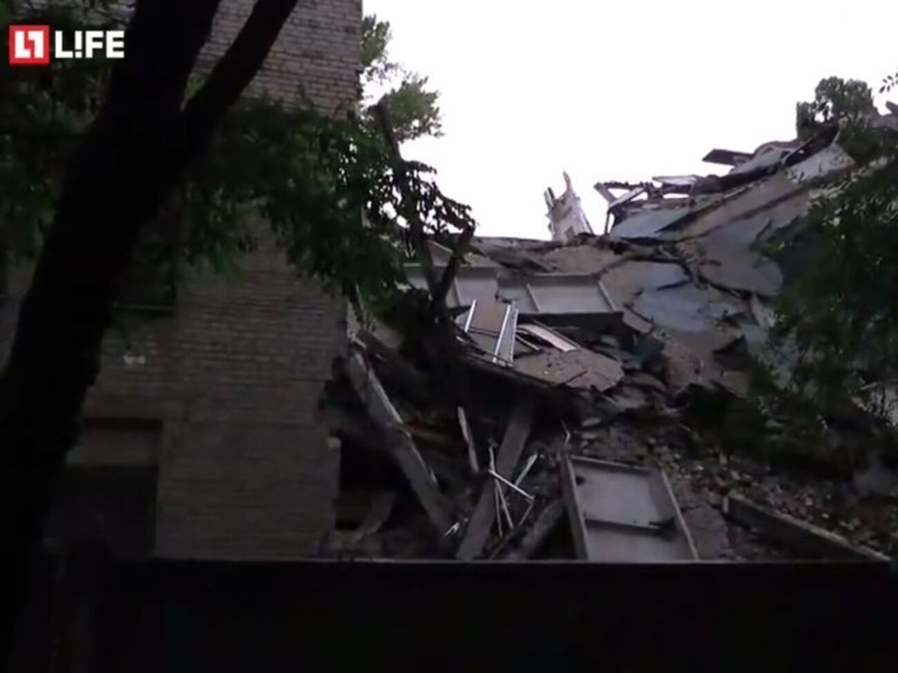 <div class="tw-nfl tw-compact-ta-container" id="tw-target-text-container">
<pre class="tw-data-text tw-ta tw-text-medium" data-placeholder="Перевод" id="tw-target-text" data-fulltext="" dir="ltr"><span lang="uk">У Донецьку обвалився будинок університету<