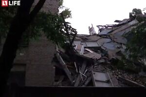 <div class="tw-nfl tw-compact-ta-container" id="tw-target-text-container">
<pre class="tw-data-text tw-ta tw-text-medium" data-placeholder="Перевод" id="tw-target-text" data-fulltext="" dir="ltr"><span lang="uk">У Донецьку обвалився будинок університету<