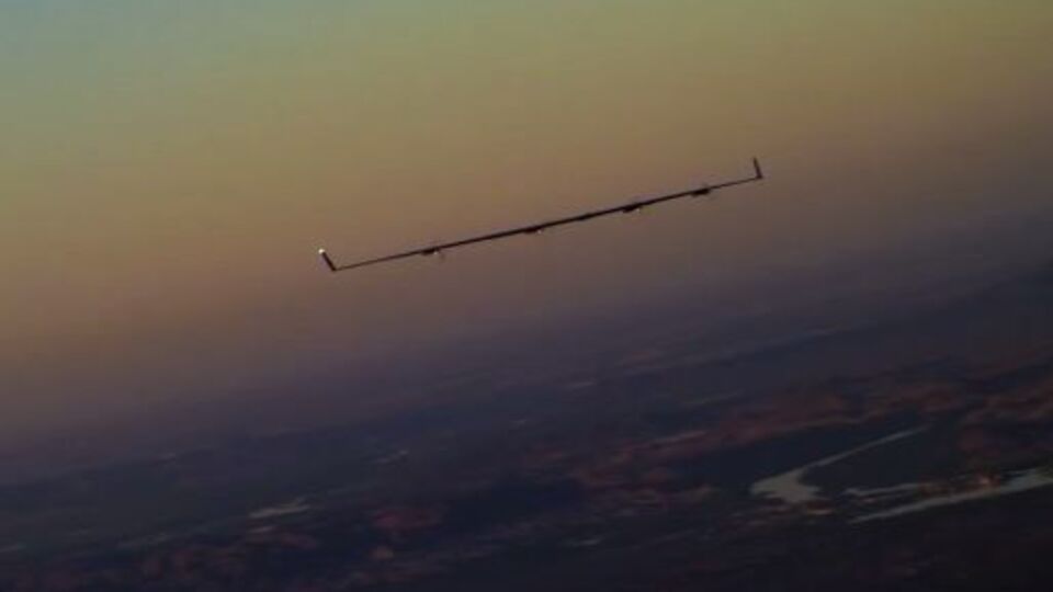 Aquila в небе над Аризоной