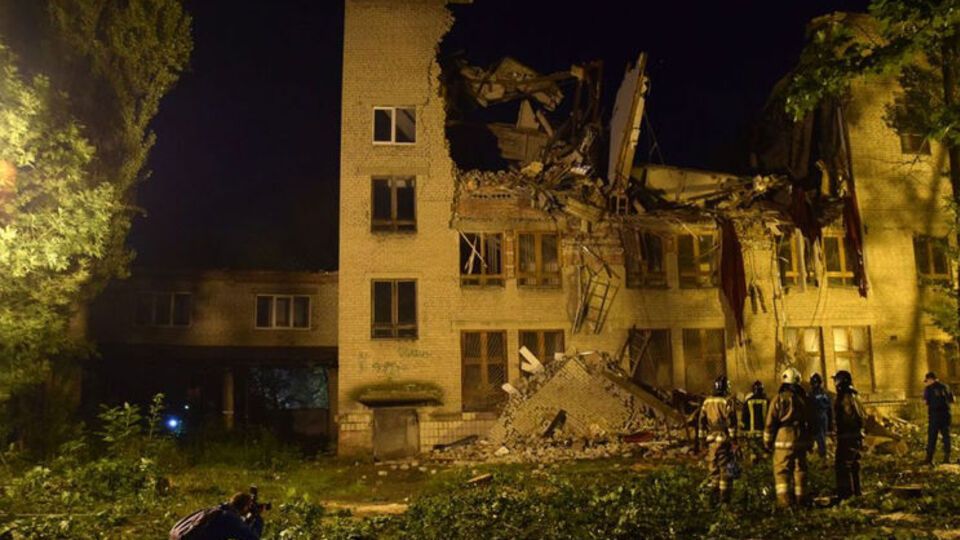 Сегодня в центре Донецка прогремел взрыв, в результате которого было повреждено здание университета торговли