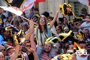 Сторонники Националистической партии Мальты на массовом собрании 21 мая