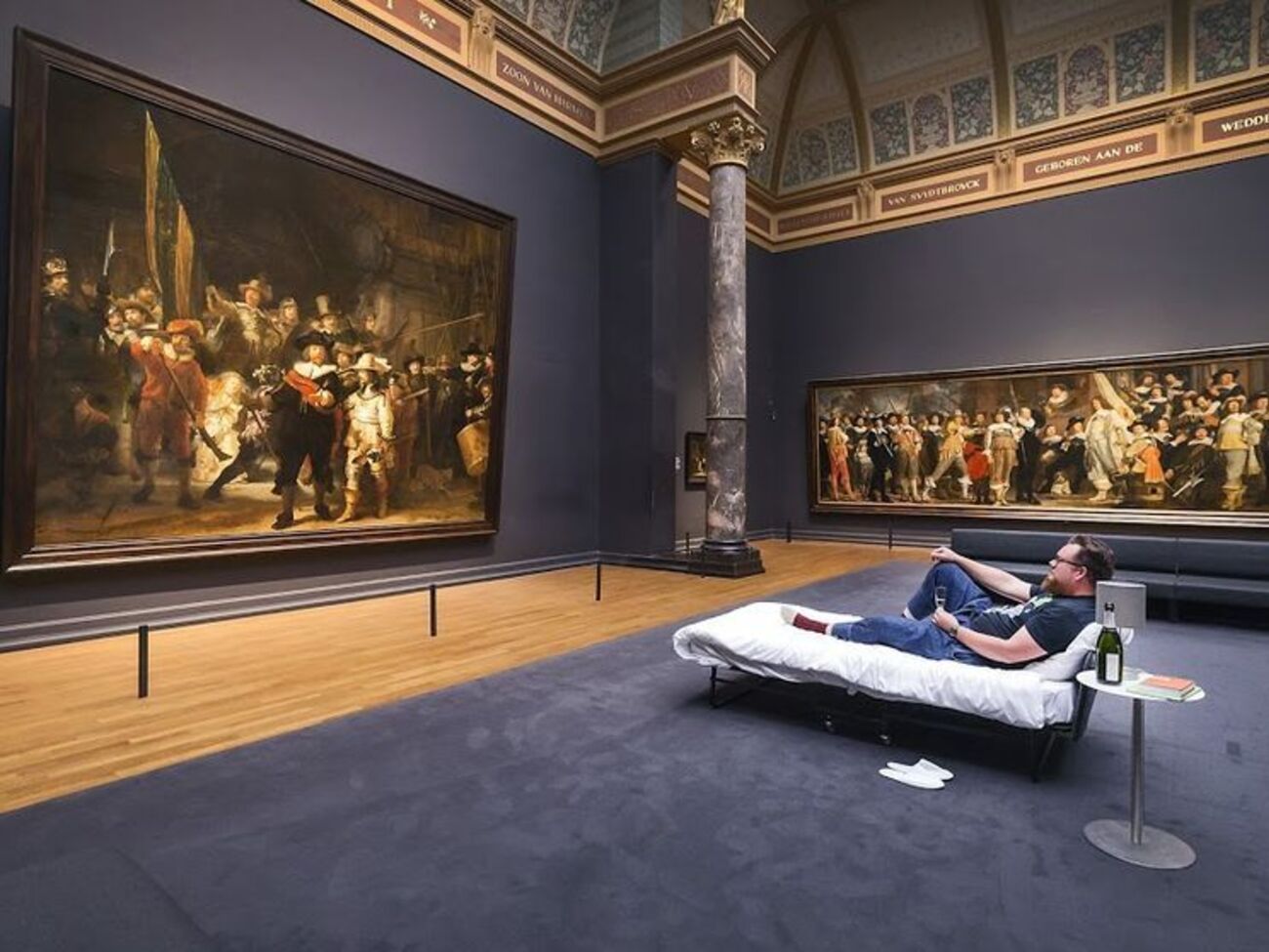 Чоловіка залишили в музеї на ніч одного, крім того, він зміг повечеряти стравами, приготованими для нього в ресторані