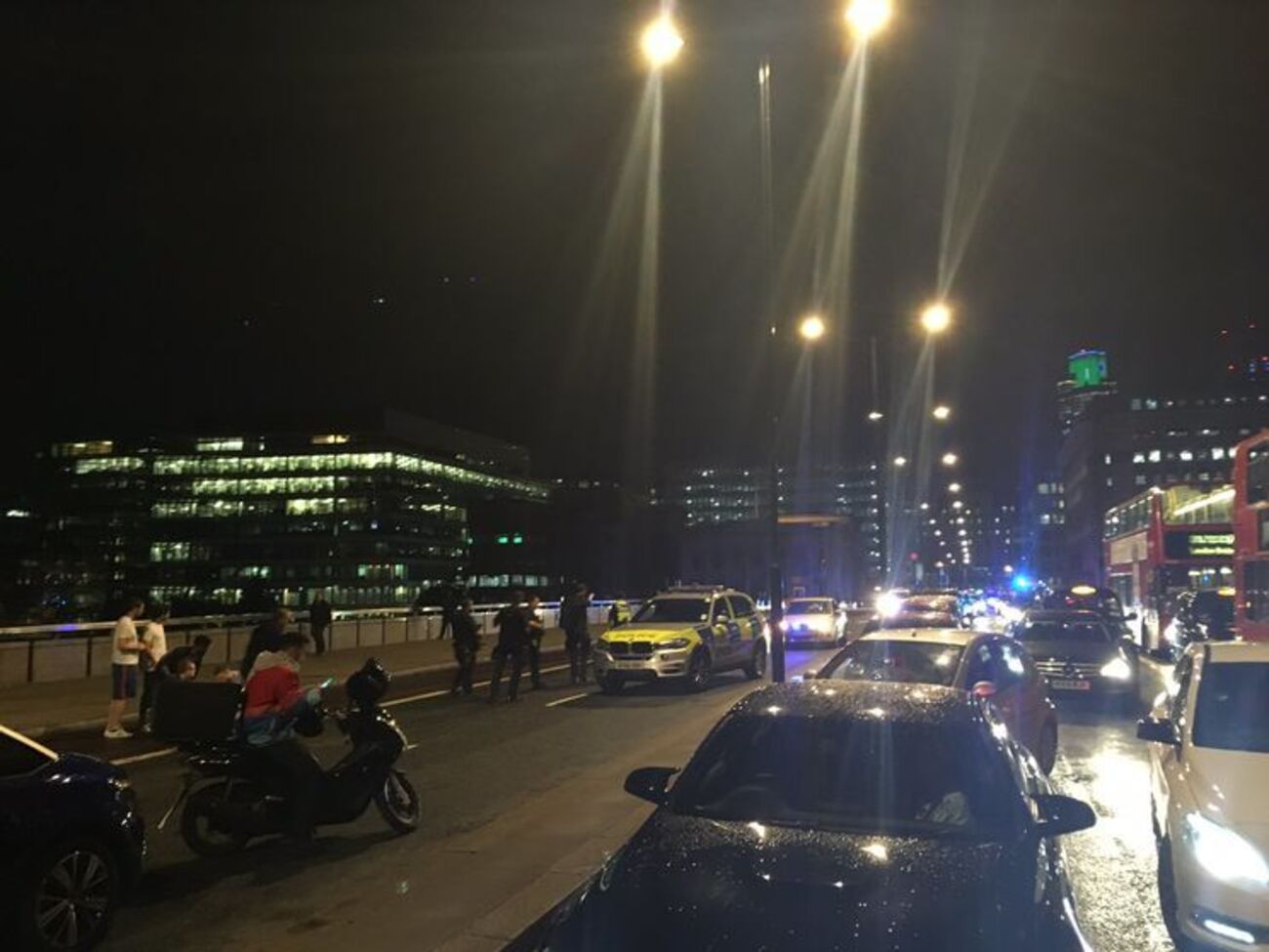 Инцидент произошел на мосту в центре Лондона