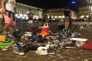 Итальянский журналист Танкреди Пальмери опубликовал фото площади Сан-Карло в данный момент