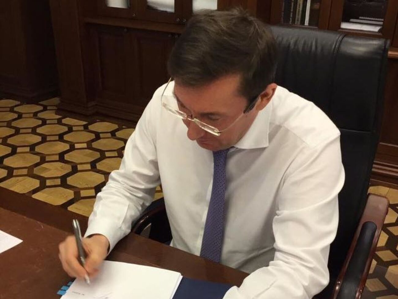 Луценко уже внес в парламент шесть представлений