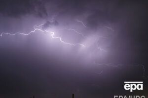 Четыре человека погибли от удара молнии