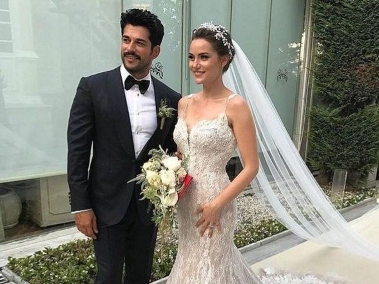 Звезды турецкого сериала оформили отношения