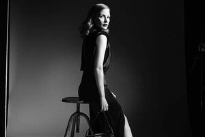 Честейн знялася в чорно-білому фотосеті