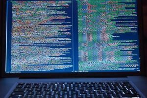 В киберполиции Украины заявляли, что атака началась из-за обновлений программы электронного документооборота M.E.Doc